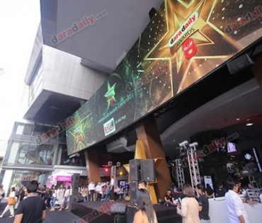 เหล่าดาราตบเท้าเดิน Black carpet งานประกาศรางวัล VibeWire Awards ครั้งที่ 8