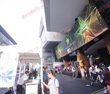 เหล่าดาราตบเท้าเดิน Black carpet งานประกาศรางวัล VibeWire Awards ครั้งที่ 8