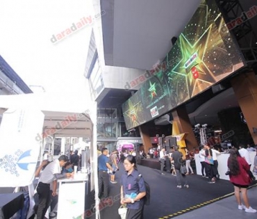 เหล่าดาราตบเท้าเดิน Black carpet งานประกาศรางวัล VibeWire Awards ครั้งที่ 8