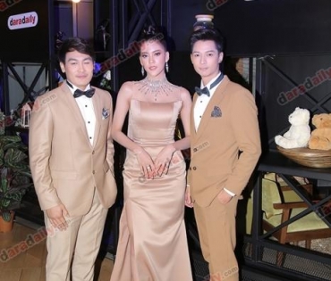 เหล่าดาราตบเท้าเดิน Black carpet งานประกาศรางวัล VibeWire Awards ครั้งที่ 8