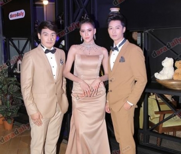 เหล่าดาราตบเท้าเดิน Black carpet งานประกาศรางวัล VibeWire Awards ครั้งที่ 8