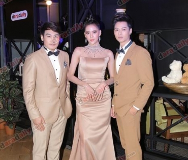 เหล่าดาราตบเท้าเดิน Black carpet งานประกาศรางวัล VibeWire Awards ครั้งที่ 8