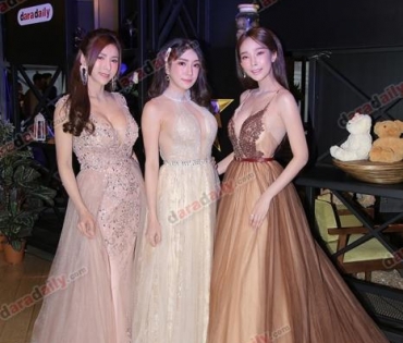 เหล่าดาราตบเท้าเดิน Black carpet งานประกาศรางวัล VibeWire Awards ครั้งที่ 8