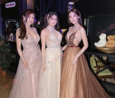 เหล่าดาราตบเท้าเดิน Black carpet งานประกาศรางวัล VibeWire Awards ครั้งที่ 8