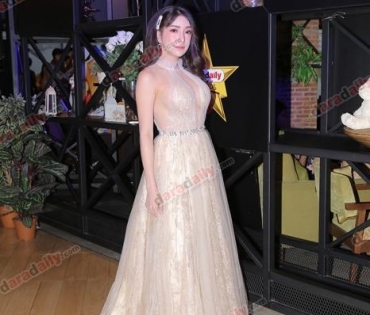 เหล่าดาราตบเท้าเดิน Black carpet งานประกาศรางวัล VibeWire Awards ครั้งที่ 8