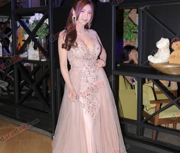 เหล่าดาราตบเท้าเดิน Black carpet งานประกาศรางวัล VibeWire Awards ครั้งที่ 8