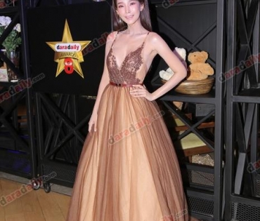 เหล่าดาราตบเท้าเดิน Black carpet งานประกาศรางวัล VibeWire Awards ครั้งที่ 8