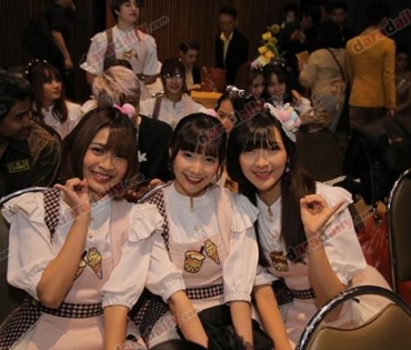 เหล่าดาราตบเท้าเดิน Black carpet งานประกาศรางวัล VibeWire Awards ครั้งที่ 8