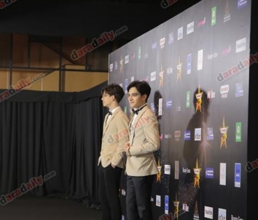 เหล่าดาราตบเท้าเดิน Black carpet งานประกาศรางวัล VibeWire Awards ครั้งที่ 8