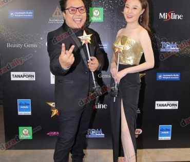 เหล่าดาราตบเท้าเดิน Black carpet งานประกาศรางวัล VibeWire Awards ครั้งที่ 8