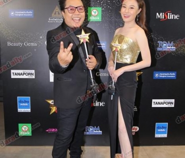 เหล่าดาราตบเท้าเดิน Black carpet งานประกาศรางวัล VibeWire Awards ครั้งที่ 8