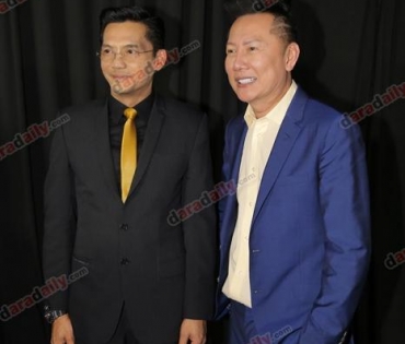 เหล่าดาราตบเท้าเดิน Black carpet งานประกาศรางวัล VibeWire Awards ครั้งที่ 8