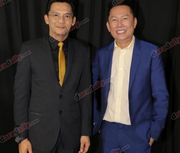 เหล่าดาราตบเท้าเดิน Black carpet งานประกาศรางวัล VibeWire Awards ครั้งที่ 8