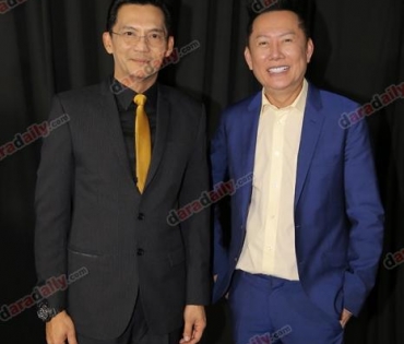 เหล่าดาราตบเท้าเดิน Black carpet งานประกาศรางวัล VibeWire Awards ครั้งที่ 8