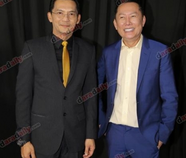 เหล่าดาราตบเท้าเดิน Black carpet งานประกาศรางวัล VibeWire Awards ครั้งที่ 8