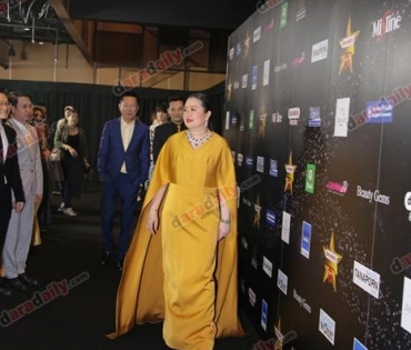 เหล่าดาราตบเท้าเดิน Black carpet งานประกาศรางวัล VibeWire Awards ครั้งที่ 8