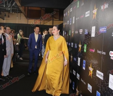 เหล่าดาราตบเท้าเดิน Black carpet งานประกาศรางวัล VibeWire Awards ครั้งที่ 8