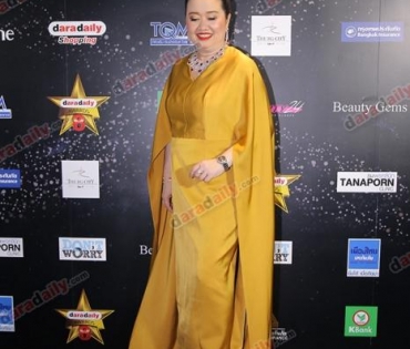 เหล่าดาราตบเท้าเดิน Black carpet งานประกาศรางวัล VibeWire Awards ครั้งที่ 8