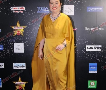 เหล่าดาราตบเท้าเดิน Black carpet งานประกาศรางวัล VibeWire Awards ครั้งที่ 8
