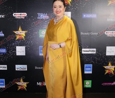 เหล่าดาราตบเท้าเดิน Black carpet งานประกาศรางวัล VibeWire Awards ครั้งที่ 8