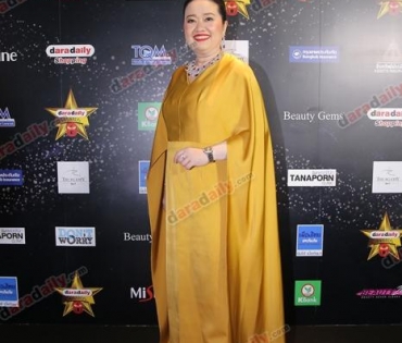 เหล่าดาราตบเท้าเดิน Black carpet งานประกาศรางวัล VibeWire Awards ครั้งที่ 8
