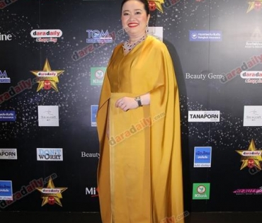 เหล่าดาราตบเท้าเดิน Black carpet งานประกาศรางวัล VibeWire Awards ครั้งที่ 8
