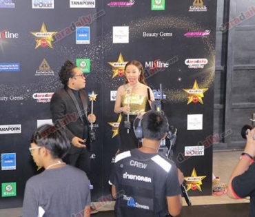 เหล่าดาราตบเท้าเดิน Black carpet งานประกาศรางวัล VibeWire Awards ครั้งที่ 8