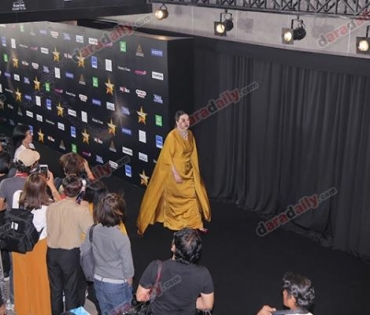 เหล่าดาราตบเท้าเดิน Black carpet งานประกาศรางวัล VibeWire Awards ครั้งที่ 8