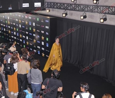 เหล่าดาราตบเท้าเดิน Black carpet งานประกาศรางวัล VibeWire Awards ครั้งที่ 8