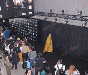 เหล่าดาราตบเท้าเดิน Black carpet งานประกาศรางวัล VibeWire Awards ครั้งที่ 8