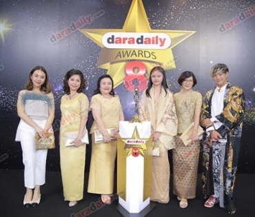 เหล่าดาราตบเท้าเดิน Black carpet งานประกาศรางวัล VibeWire Awards ครั้งที่ 8
