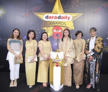 เหล่าดาราตบเท้าเดิน Black carpet งานประกาศรางวัล VibeWire Awards ครั้งที่ 8