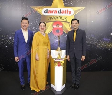 เหล่าดาราตบเท้าเดิน Black carpet งานประกาศรางวัล VibeWire Awards ครั้งที่ 8