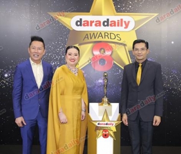 เหล่าดาราตบเท้าเดิน Black carpet งานประกาศรางวัล VibeWire Awards ครั้งที่ 8