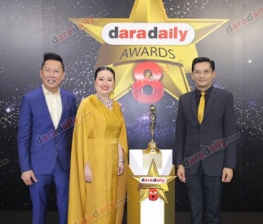 เหล่าดาราตบเท้าเดิน Black carpet งานประกาศรางวัล VibeWire Awards ครั้งที่ 8