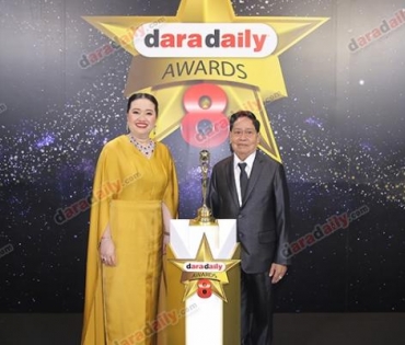 เหล่าดาราตบเท้าเดิน Black carpet งานประกาศรางวัล VibeWire Awards ครั้งที่ 8