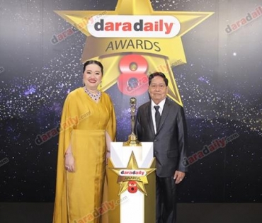 เหล่าดาราตบเท้าเดิน Black carpet งานประกาศรางวัล VibeWire Awards ครั้งที่ 8