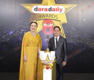 เหล่าดาราตบเท้าเดิน Black carpet งานประกาศรางวัล VibeWire Awards ครั้งที่ 8