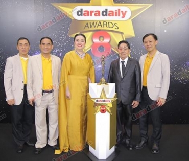 เหล่าดาราตบเท้าเดิน Black carpet งานประกาศรางวัล VibeWire Awards ครั้งที่ 8