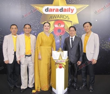 เหล่าดาราตบเท้าเดิน Black carpet งานประกาศรางวัล VibeWire Awards ครั้งที่ 8