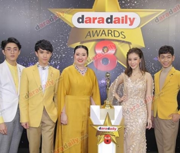 เหล่าดาราตบเท้าเดิน Black carpet งานประกาศรางวัล VibeWire Awards ครั้งที่ 8