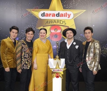 เหล่าดาราตบเท้าเดิน Black carpet งานประกาศรางวัล VibeWire Awards ครั้งที่ 8