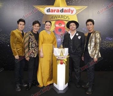เหล่าดาราตบเท้าเดิน Black carpet งานประกาศรางวัล VibeWire Awards ครั้งที่ 8