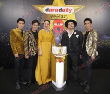เหล่าดาราตบเท้าเดิน Black carpet งานประกาศรางวัล VibeWire Awards ครั้งที่ 8