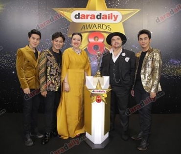 เหล่าดาราตบเท้าเดิน Black carpet งานประกาศรางวัล VibeWire Awards ครั้งที่ 8