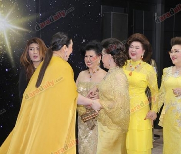 เหล่าดาราตบเท้าเดิน Black carpet งานประกาศรางวัล VibeWire Awards ครั้งที่ 8