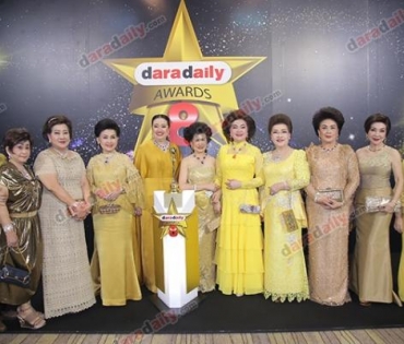 เหล่าดาราตบเท้าเดิน Black carpet งานประกาศรางวัล VibeWire Awards ครั้งที่ 8