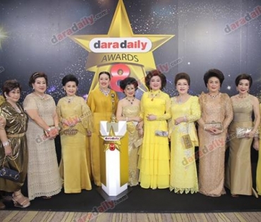 เหล่าดาราตบเท้าเดิน Black carpet งานประกาศรางวัล VibeWire Awards ครั้งที่ 8