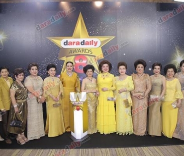 เหล่าดาราตบเท้าเดิน Black carpet งานประกาศรางวัล VibeWire Awards ครั้งที่ 8
