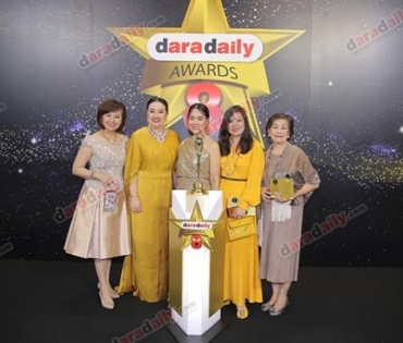 เหล่าดาราตบเท้าเดิน Black carpet งานประกาศรางวัล VibeWire Awards ครั้งที่ 8